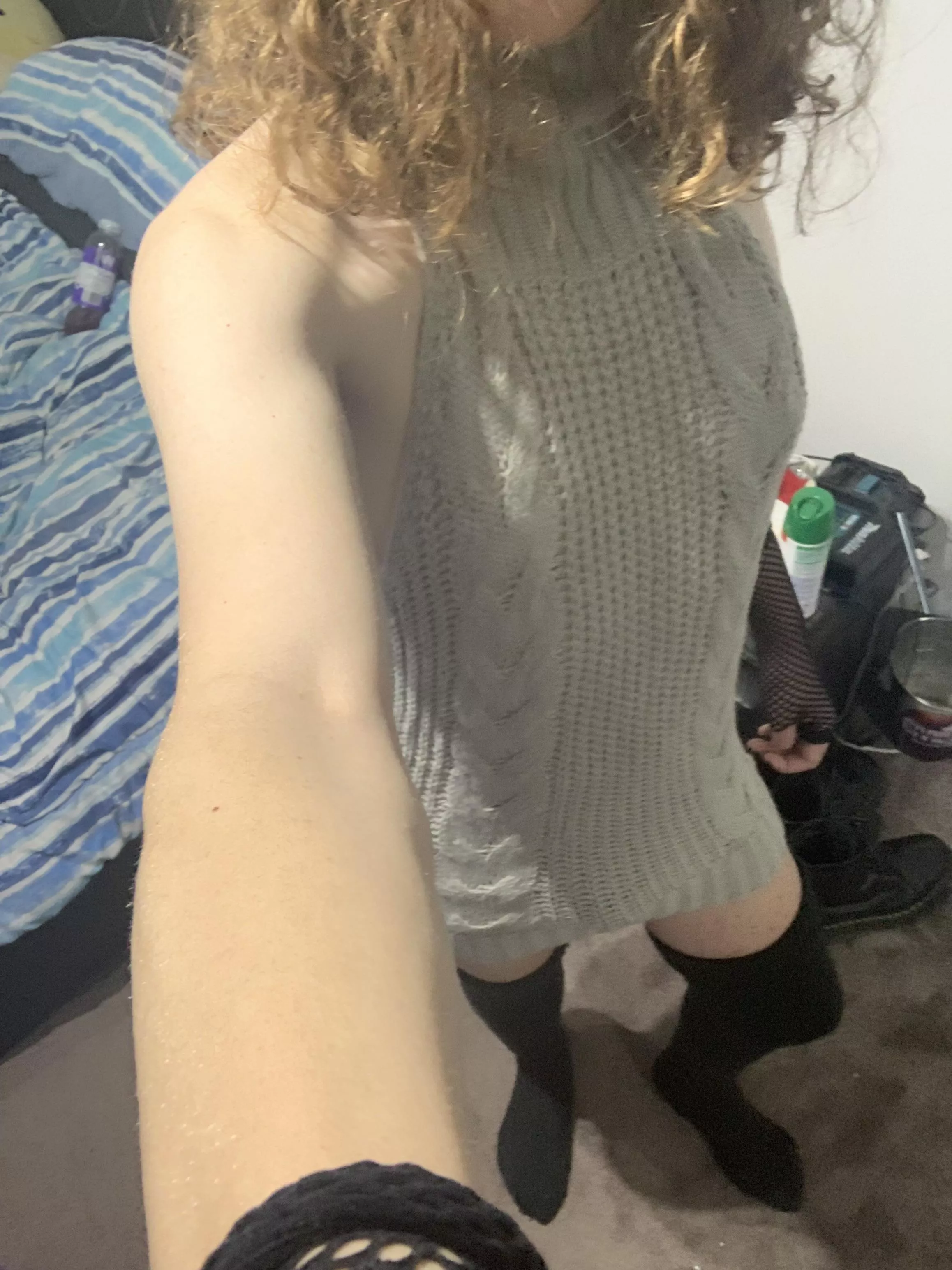 tried friend’s clothes on :3