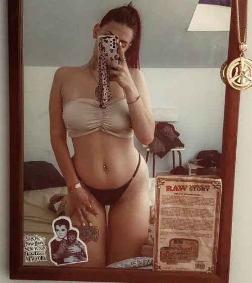 Am I curvy enough to be your ideal girl? 🤔❤️