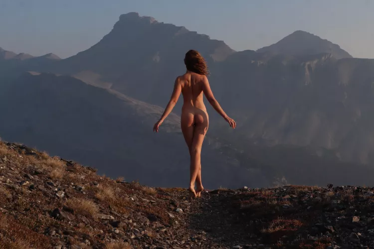 Best start to the morning! Wind in my hair, sunrise light on my body :)