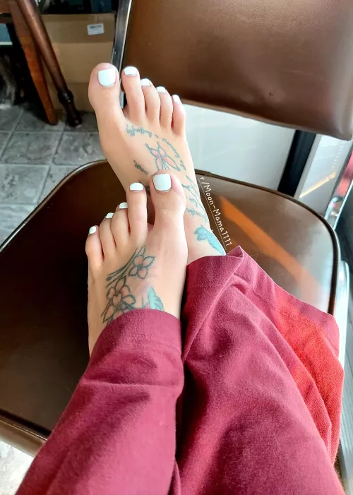 Do you prefer photos or videos of feet?