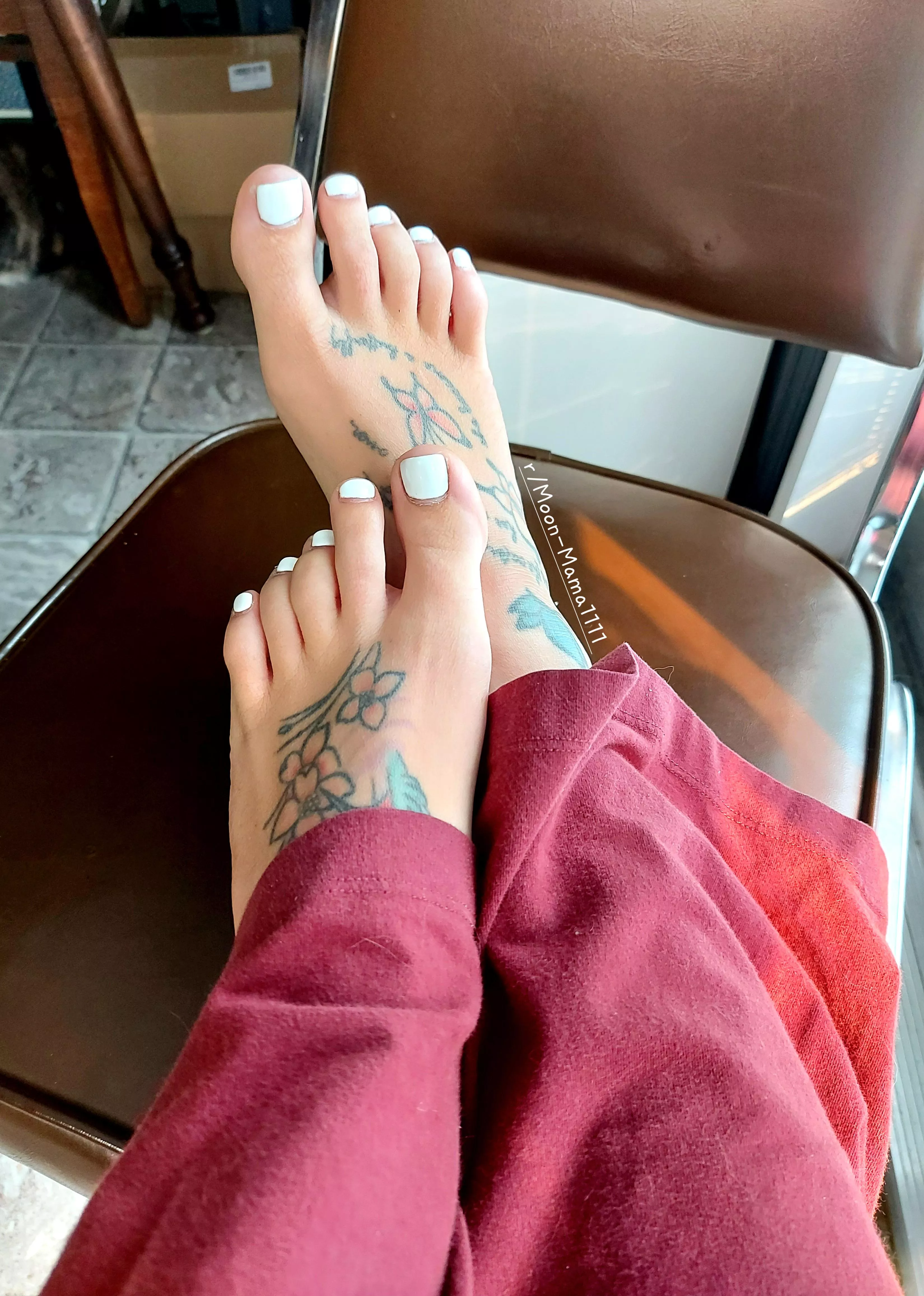 Do you prefer photos or videos of feet?