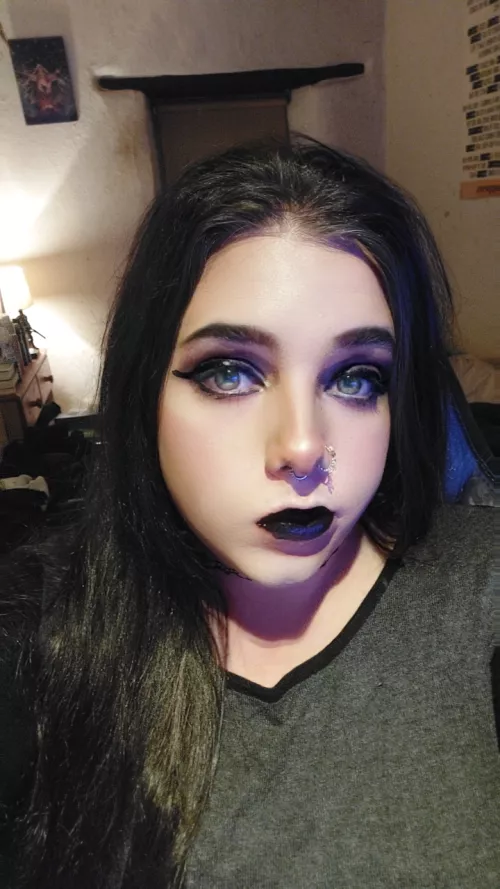 Forst thoughts seeing me? :3 feel free to say hai 💕