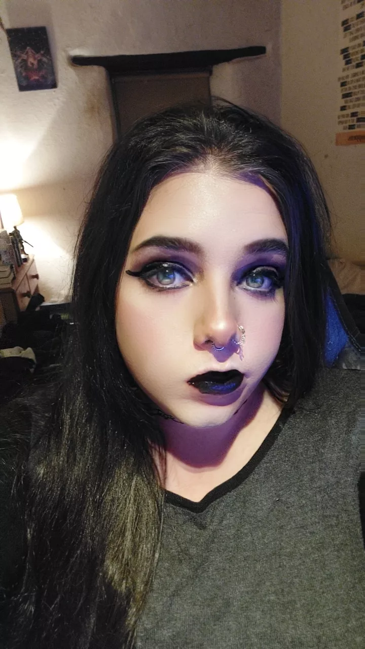 Forst thoughts seeing me? :3 feel free to say hai 💕