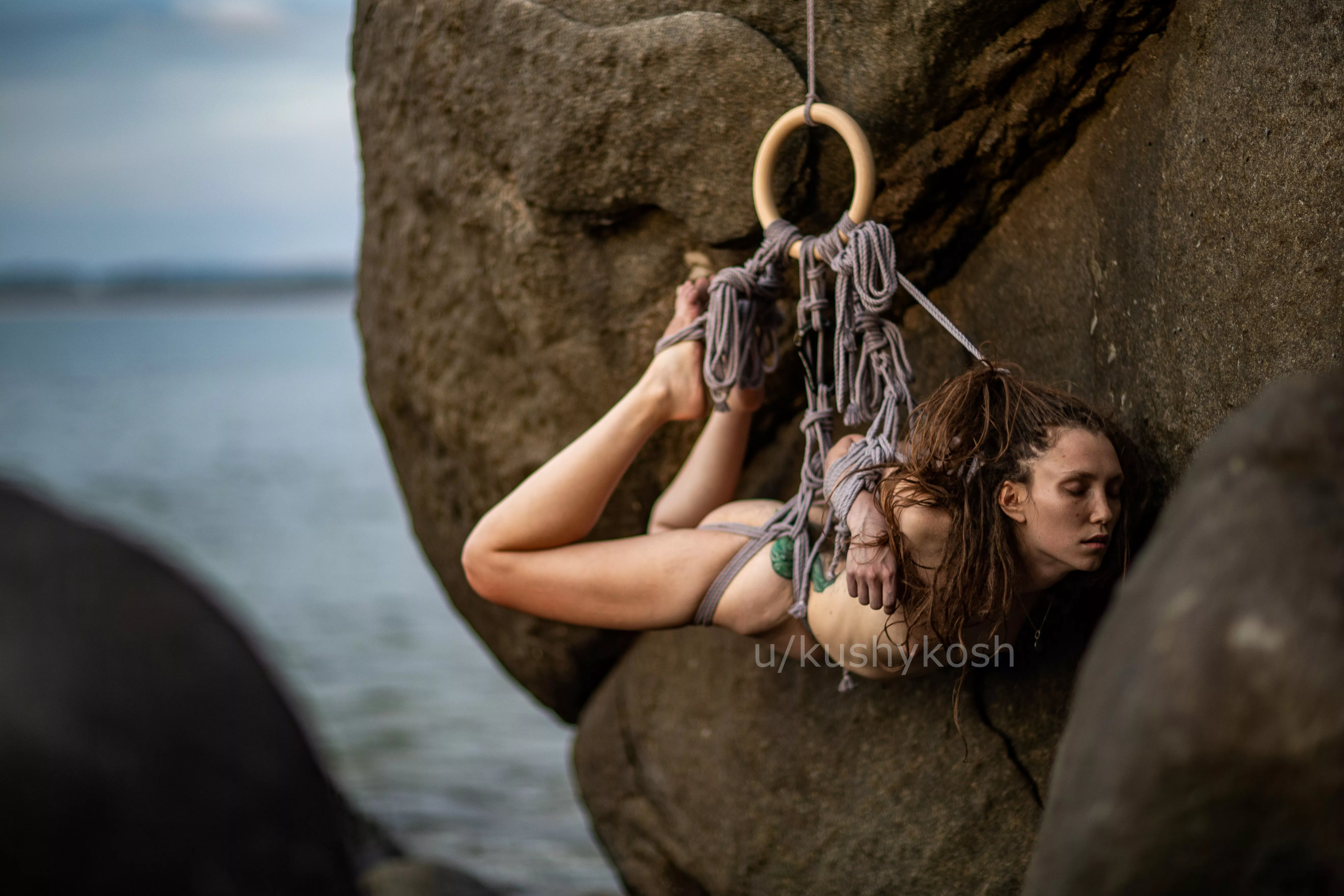 I'm too addicted to ropes to feel pain.. I feel only pleasure and no thoughts in my mind