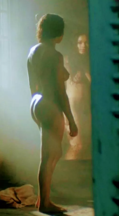 Jessica Parker Kennedy in Black Sails