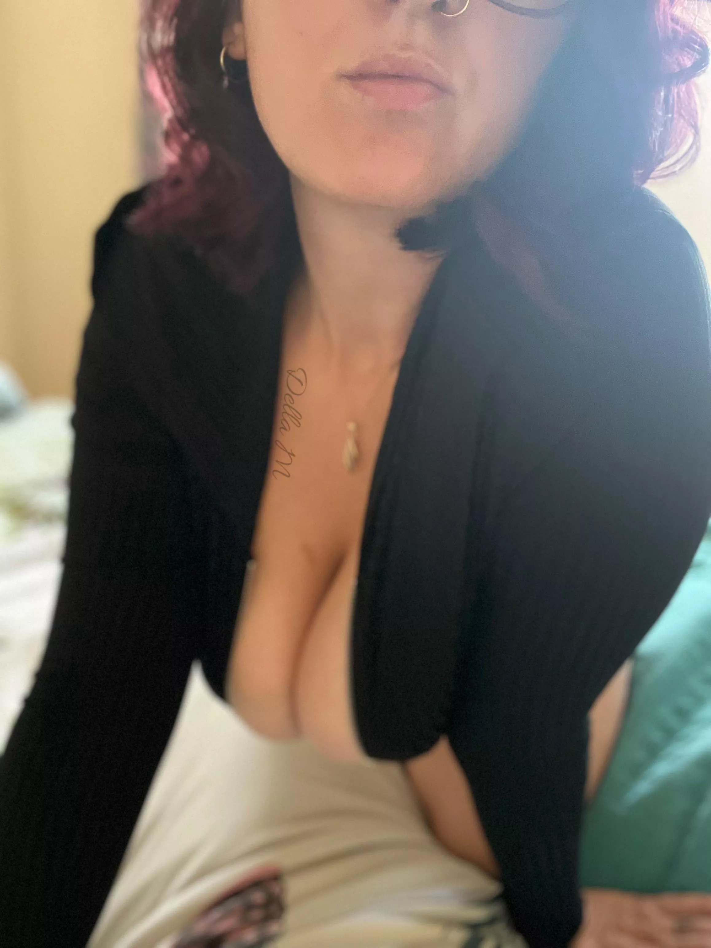 Kissable lips, fuckable tits!!