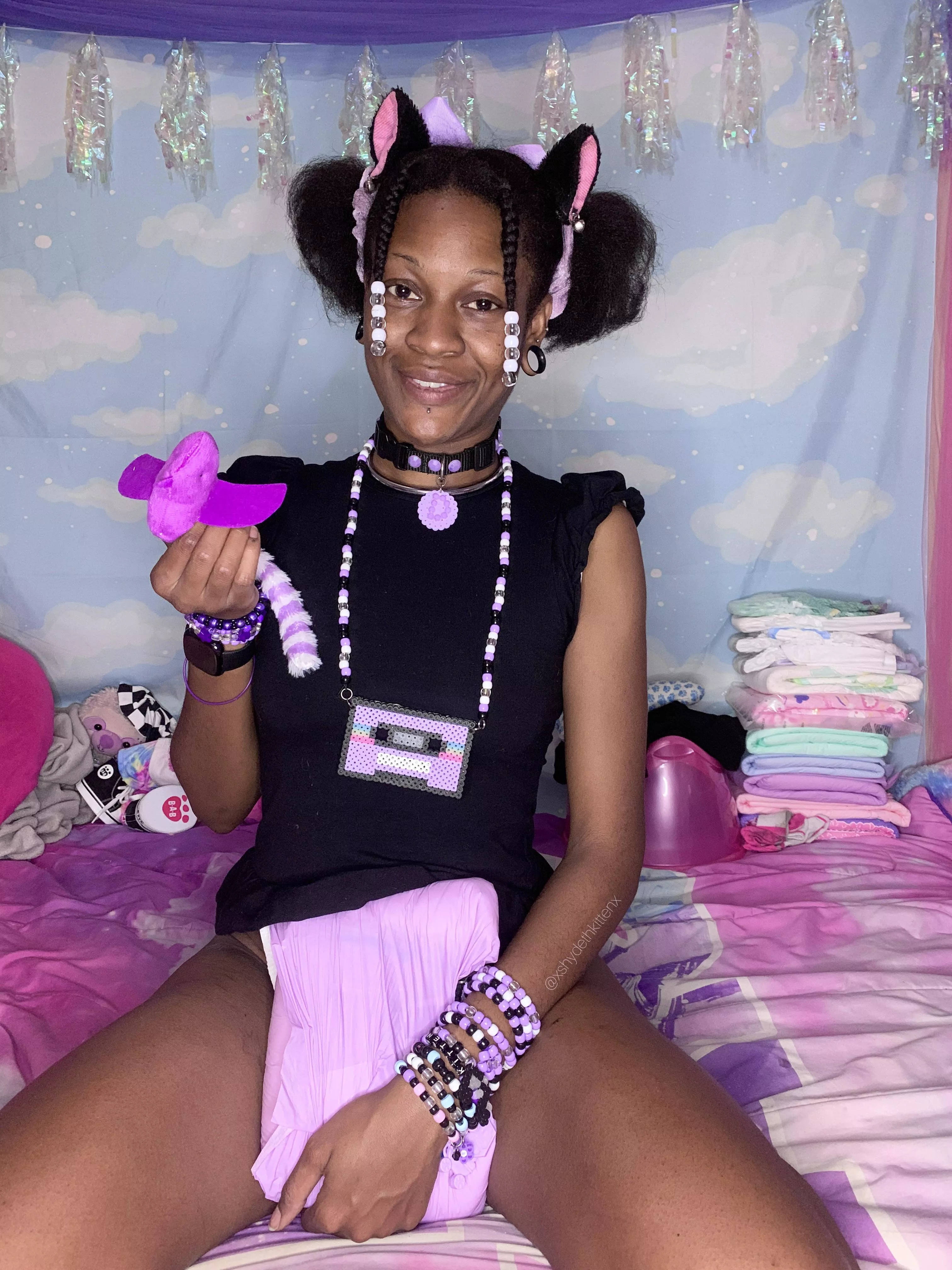 kitty girl changing their diaper 💜