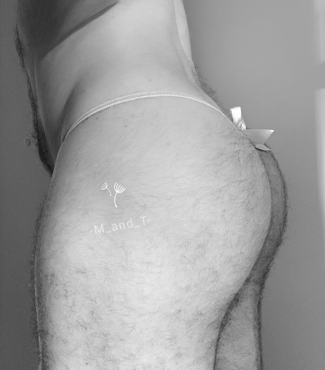 Lacey thong with a bow