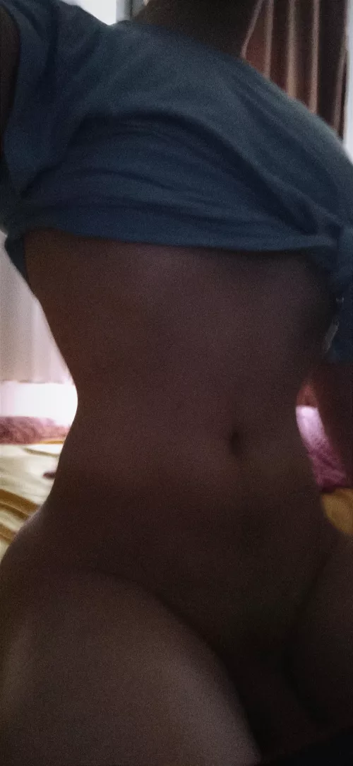 my gf constantly teasing me for having a curvier body than hers naturally, is that not normal? 😓