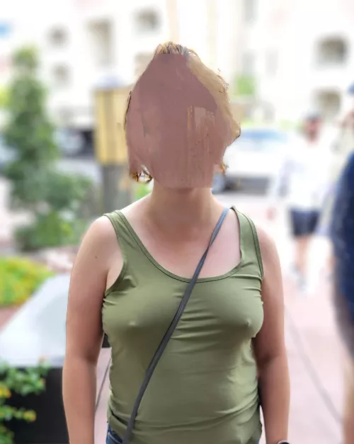 My husband loves when I wear my purse strap like this