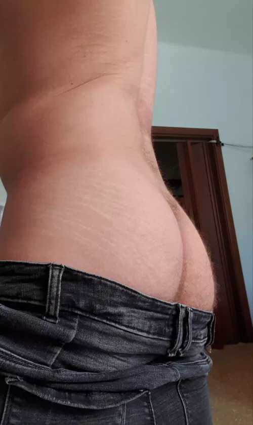 So nice wo wear pants with my hairy sweat ass