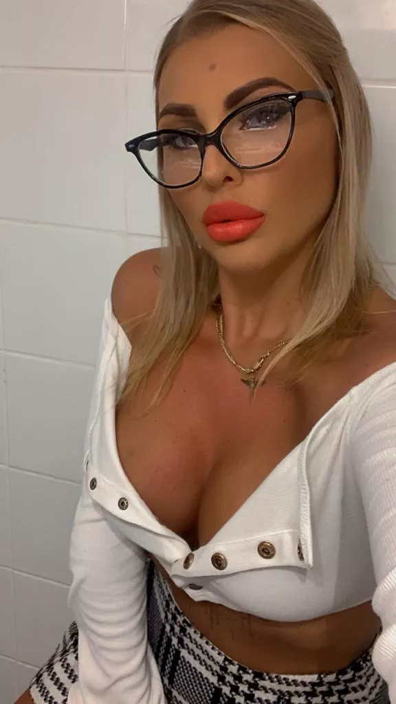 Wanna be your teacher 😈