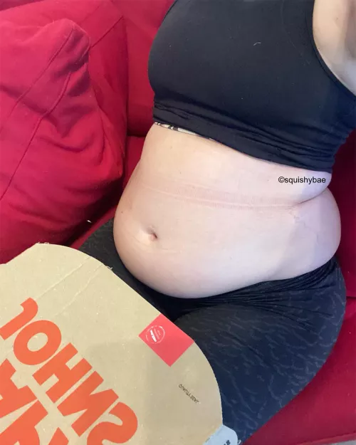 Wearing workout gear to eat pizza. Oh the juxtaposition. 🍕