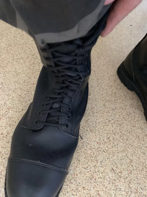 Why do my boots collapse like this? They are size 11s and im a 10.5 so could they just be too big?