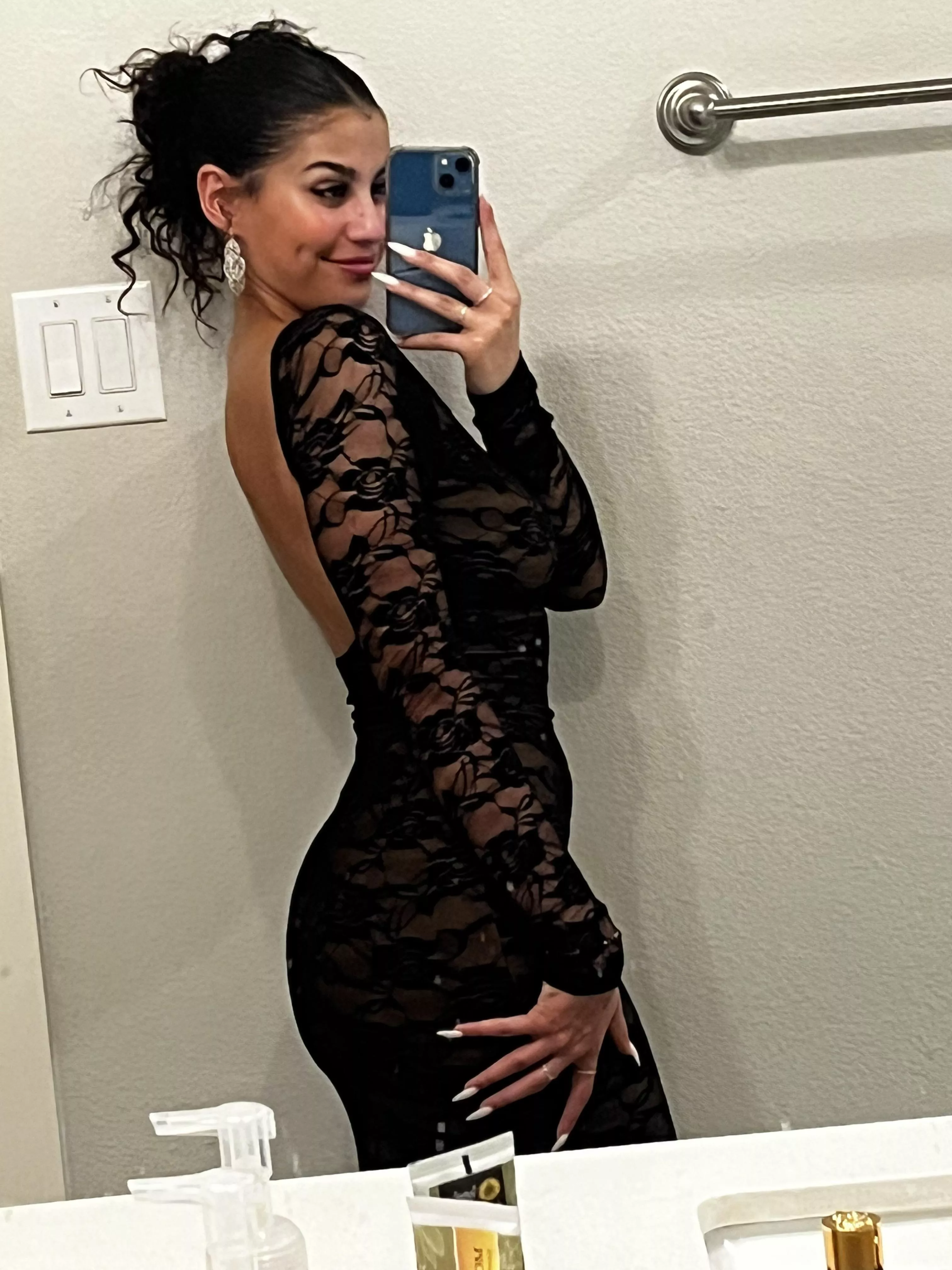 Would you take an Egyptian girl on a date?