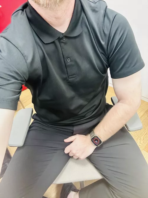 43 at work and up for a chat se.3273