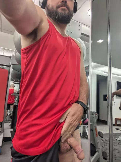 [45] Another morning at the gym, another flash
