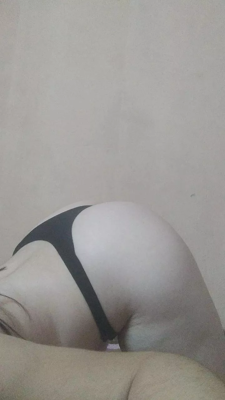 Are men on reddit willing to eat this ass