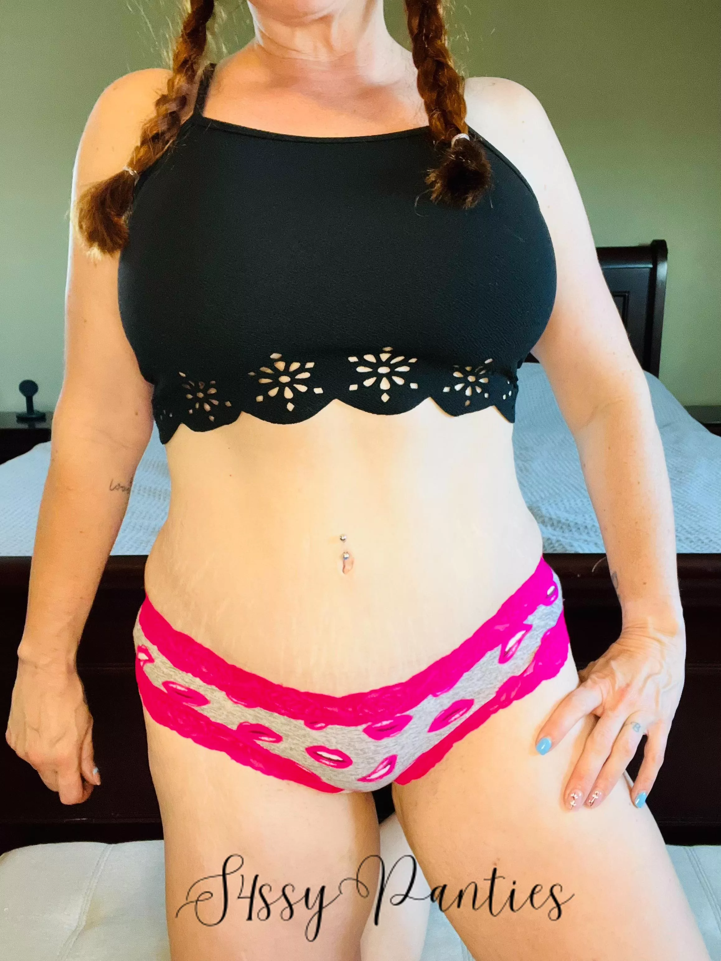 Back to work after a long weekend? Let me help make the week better. Custom content. Fet friendly. Worn panties, bras and socks. Let me know what you’re craving and I’ll make it happen. [selling][usa] Panties starting at $30.