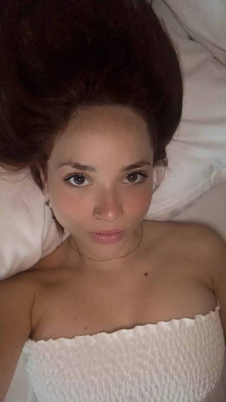 Beautiful Latina At your Service ;)