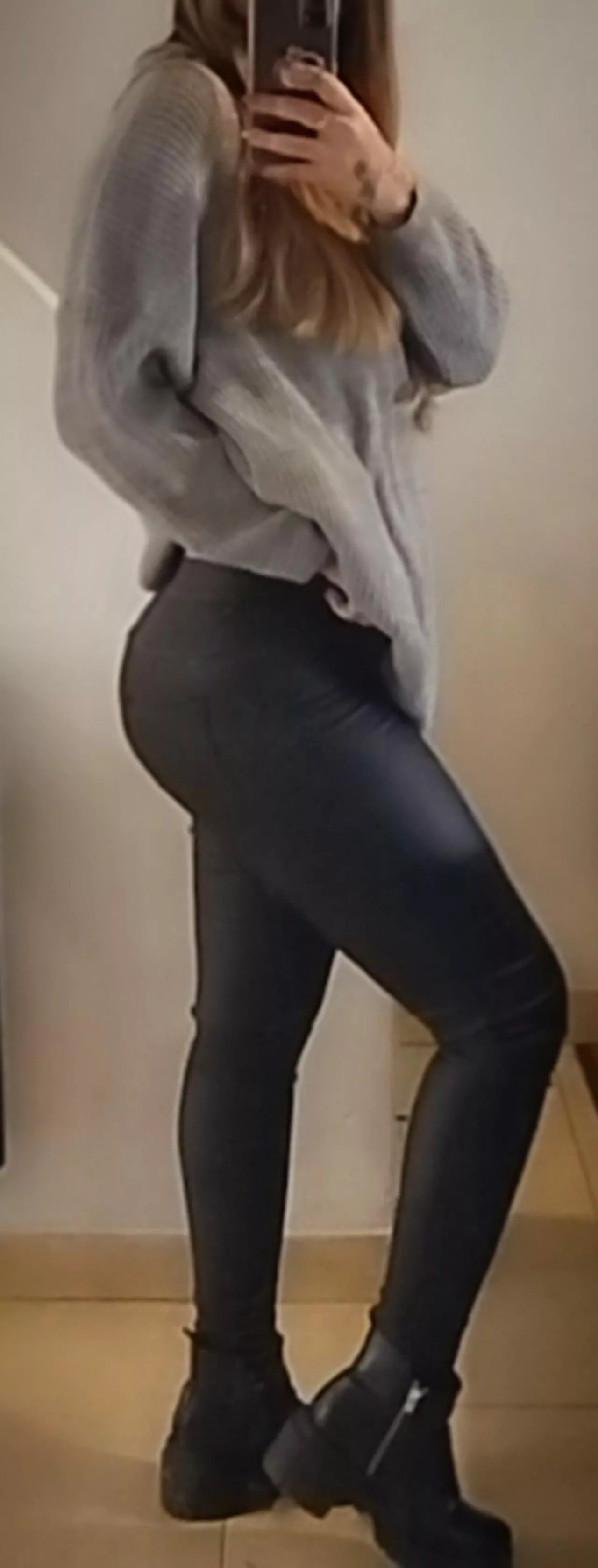 Casual leather pants to go to the office