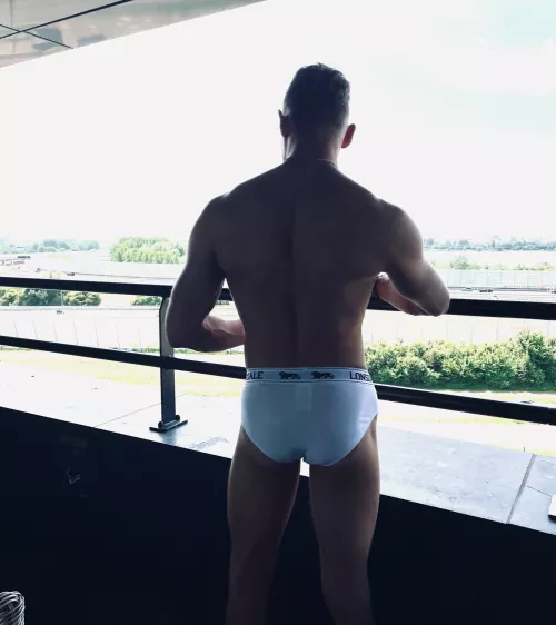 First one that hit my ass can suck my dick!🤤