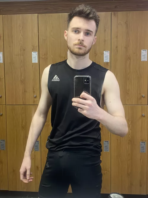 Hi bros! Gym pic from the other day because I’m probably gonna be lazy today… 🫠