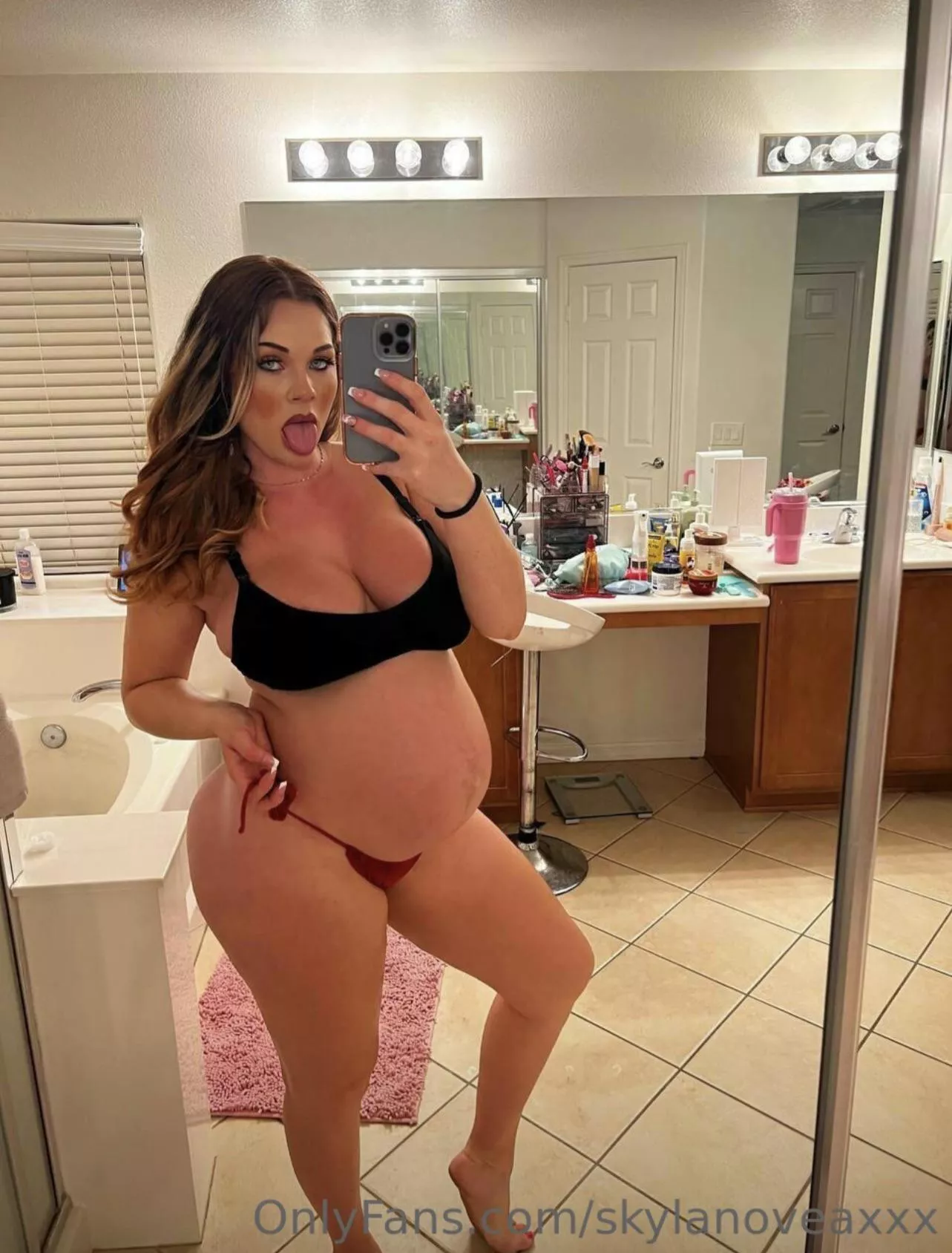 is she pregnant again?(skyla novea)