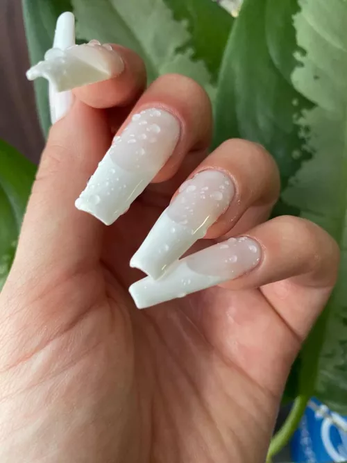 Look at my wet nails, sexy or what?