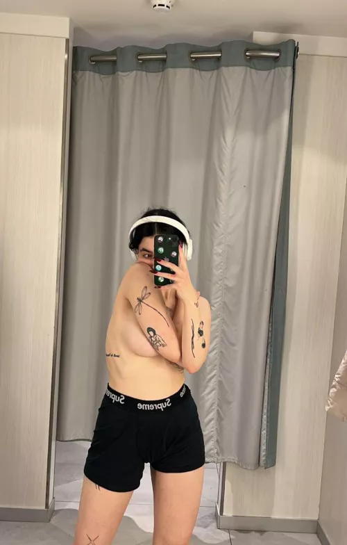 My friend took all my clothes, now I can’t leave the dressing room