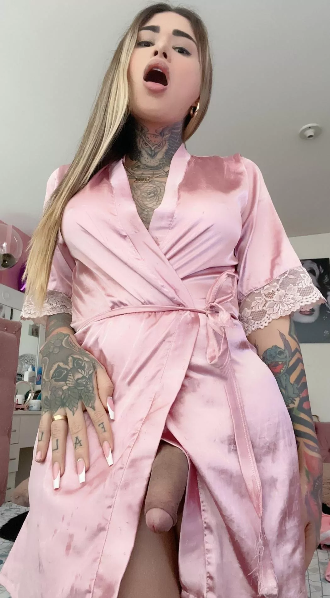 My loves, who accompanies me to the shower and lets myself be soaped by my charms 🧼🧽🚿🍆🌰🌰 😋😈😈😈