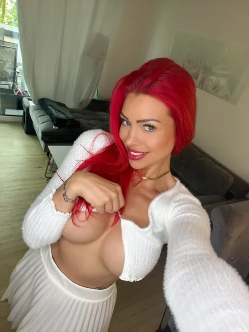 Say hi if you are over 30 and into redheads