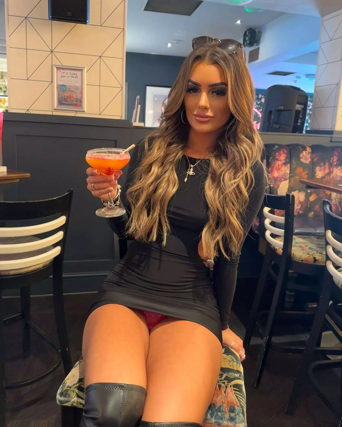 She knows how she is sat.