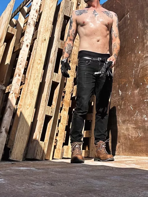 Sometimes I wear clothes. Albeit not a lot 😏👅