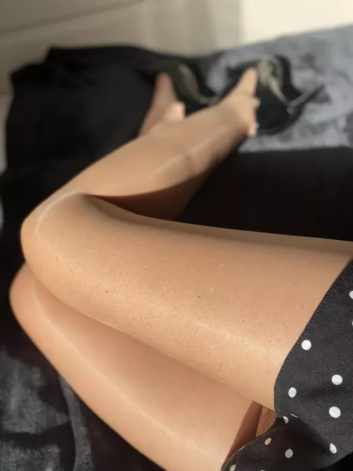 These nylons are just sheer perfection 🖤