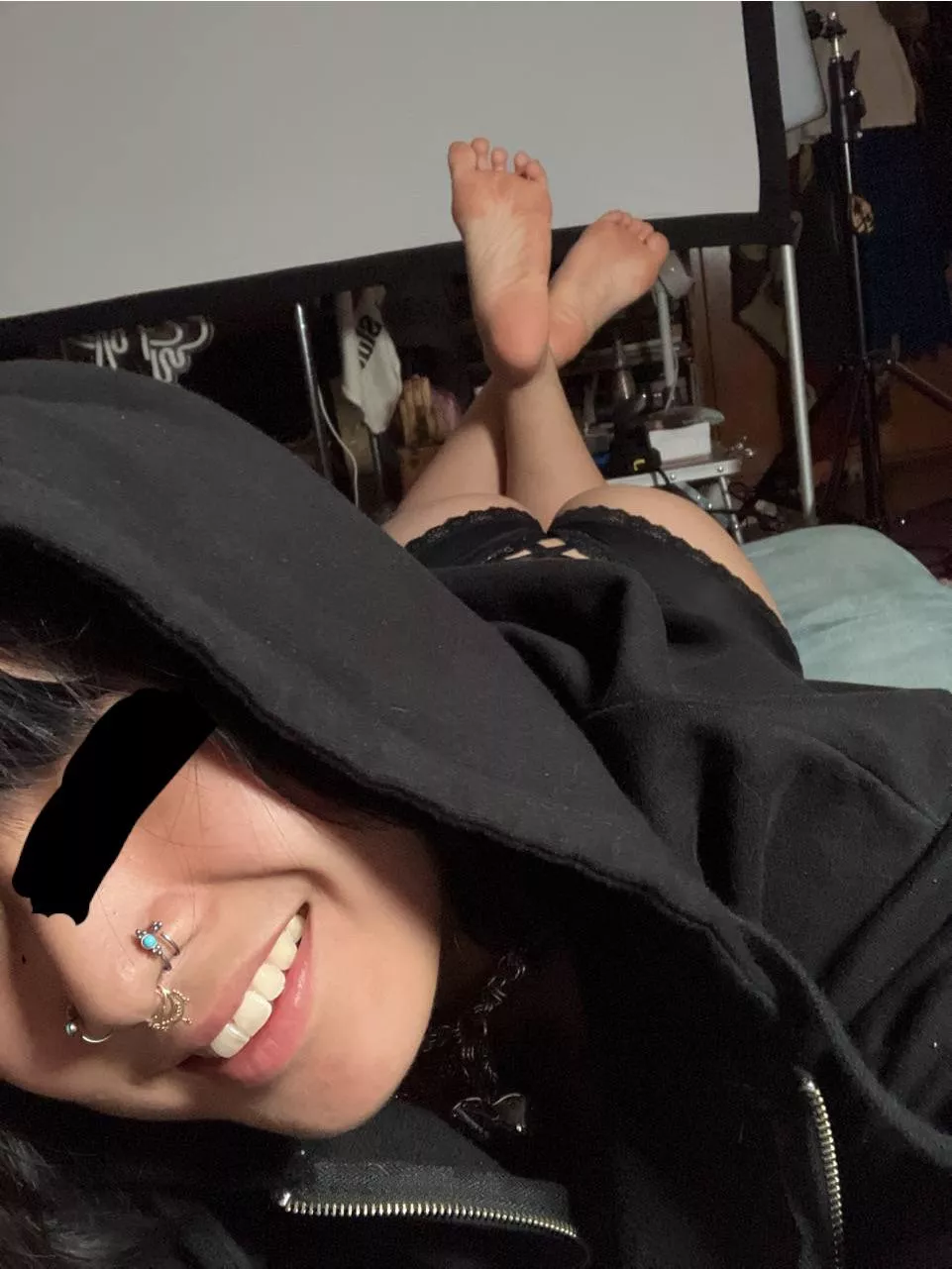 Wanna dominate a Filipina emo girl like me🥺🖤😘