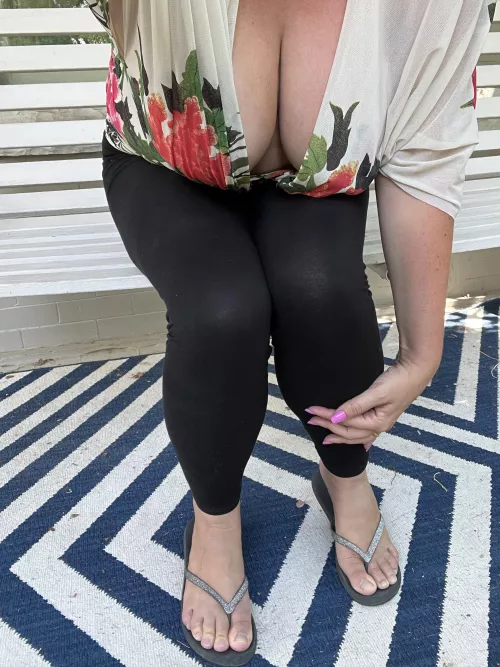 What color should I paint my toes?