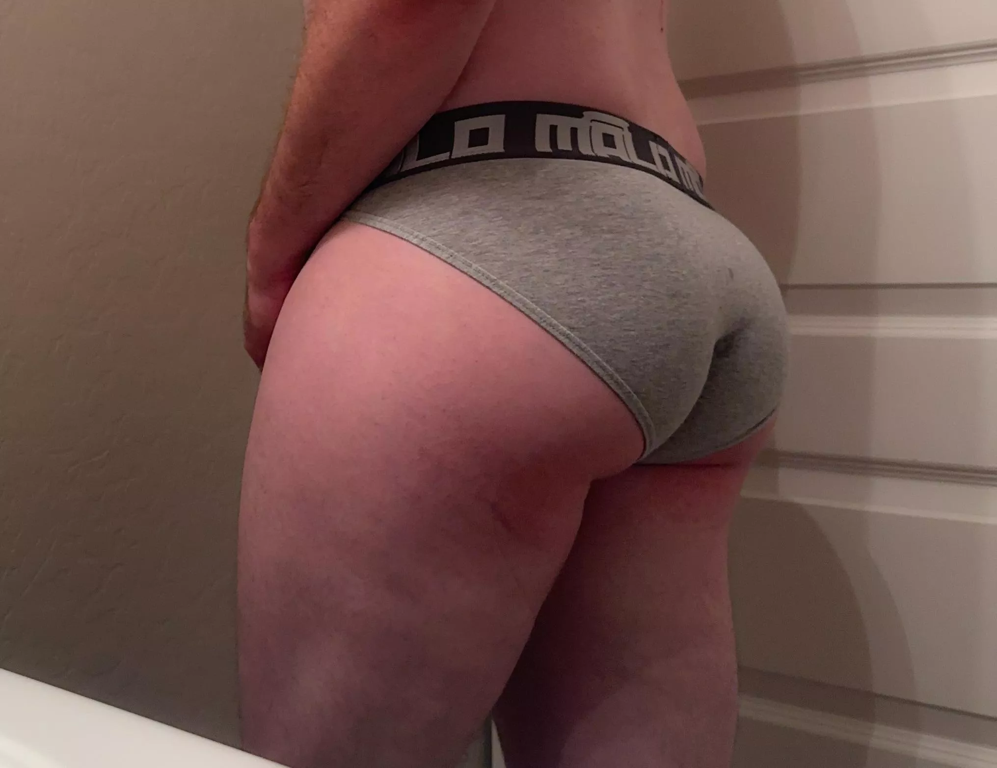 Whose in need of a big booty bottom boy?