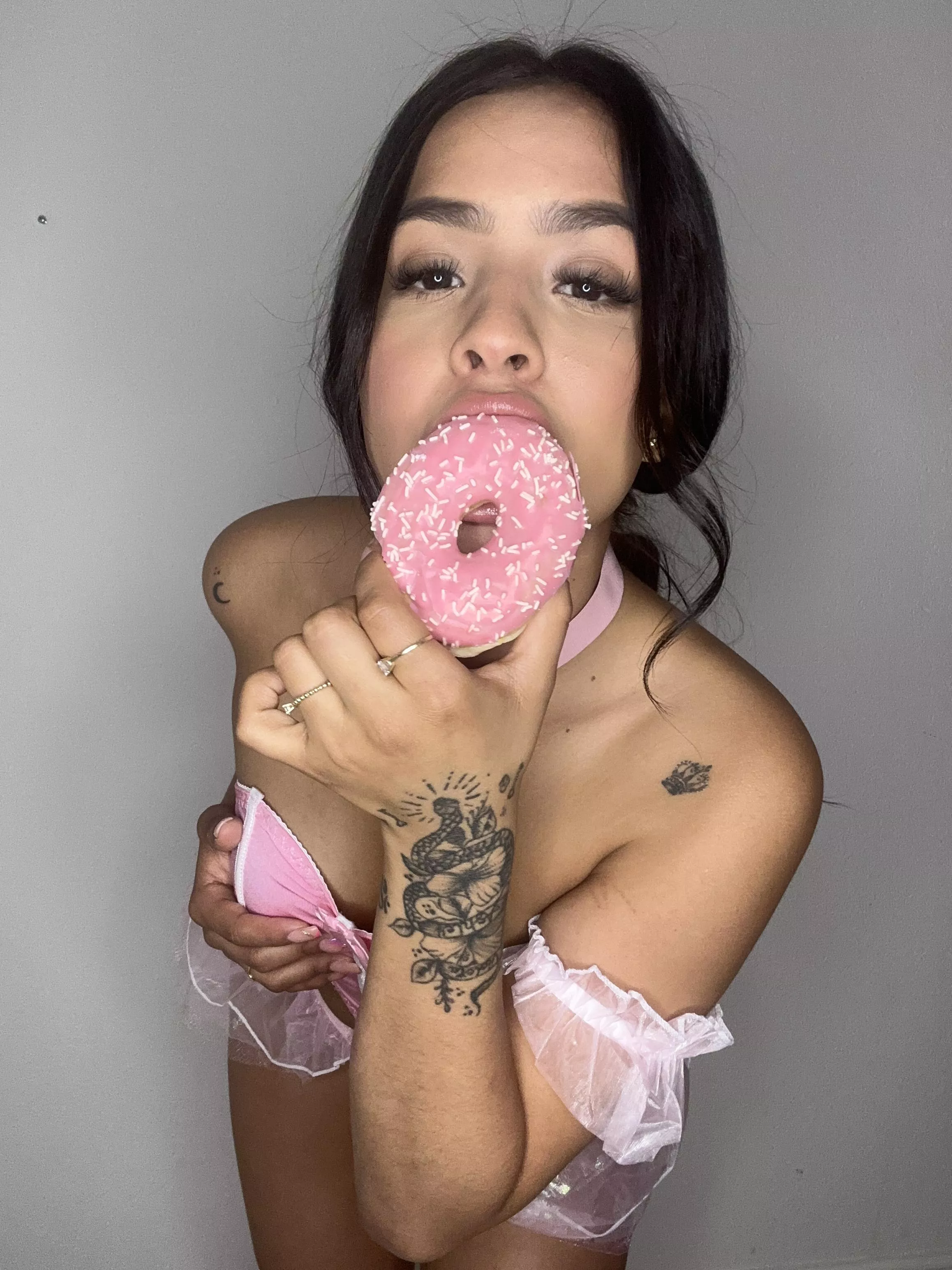 Young girls like me are definitely the most slutty 😏