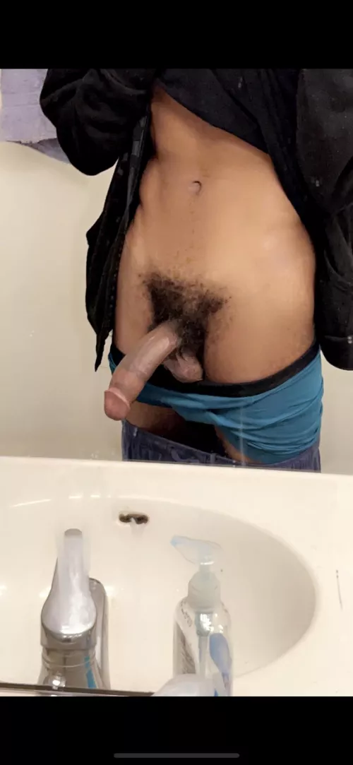 18, hmu if your young and fit