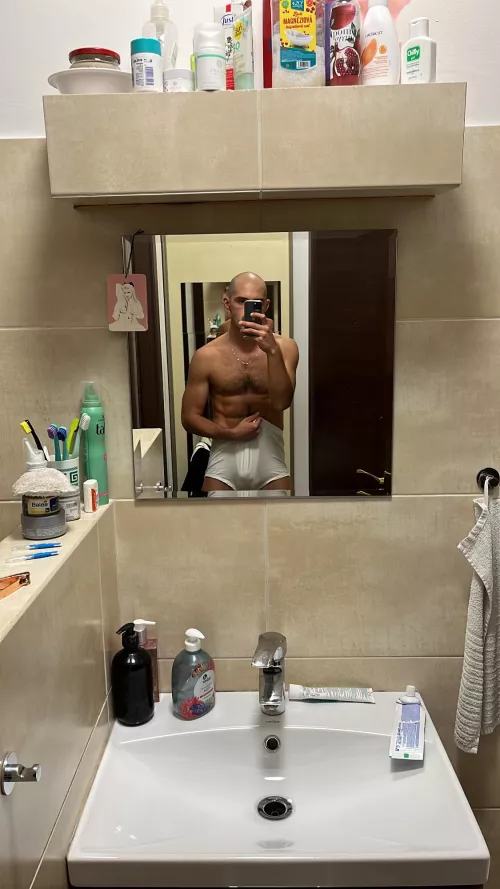 29 PE teacher here. Hairy, uncut W thick cck. Snap me: hurinko