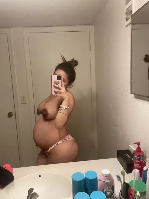 8 months pregnant & cant wait for this birth video😩