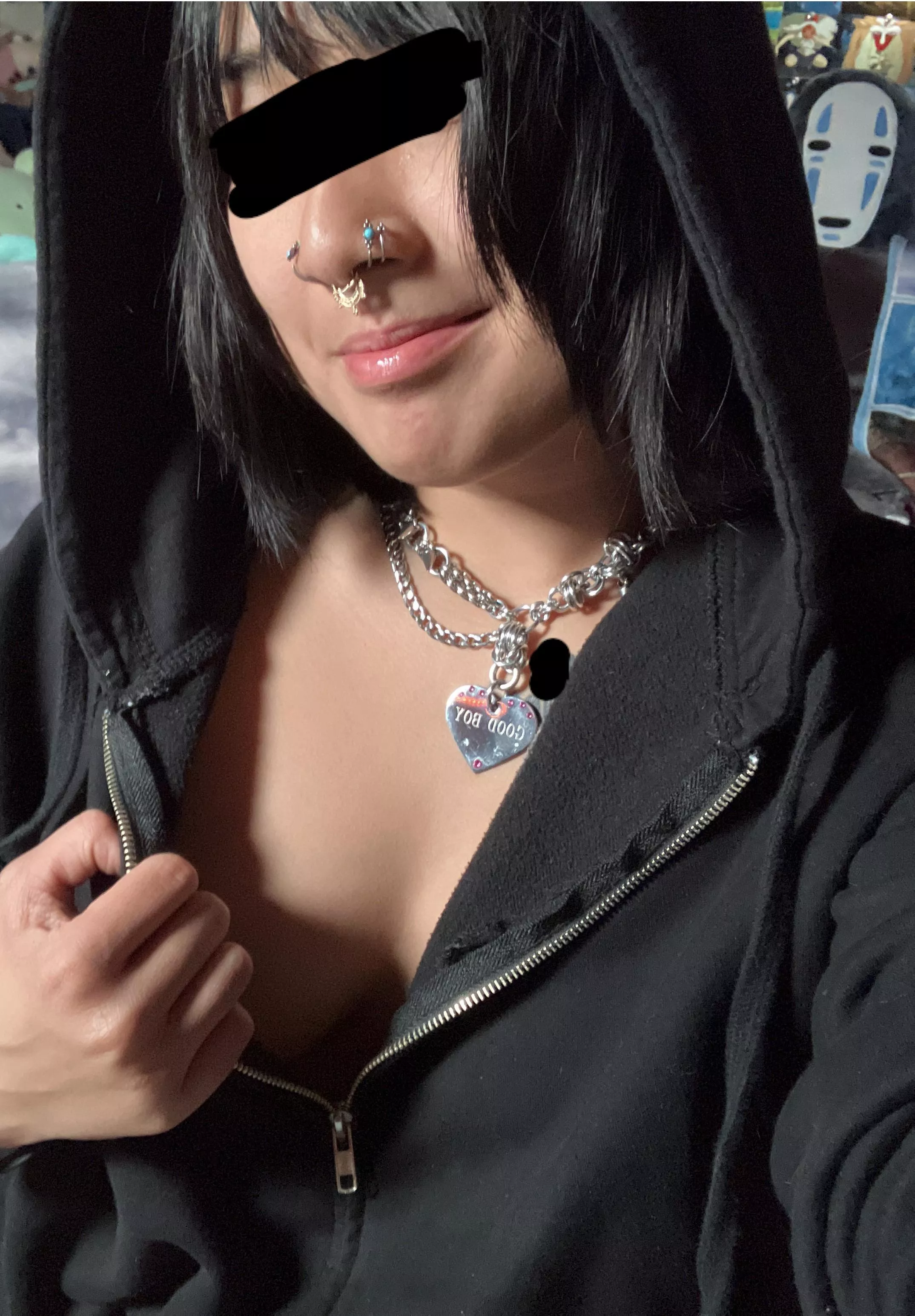 A lil goth Filipina tease for ya;)