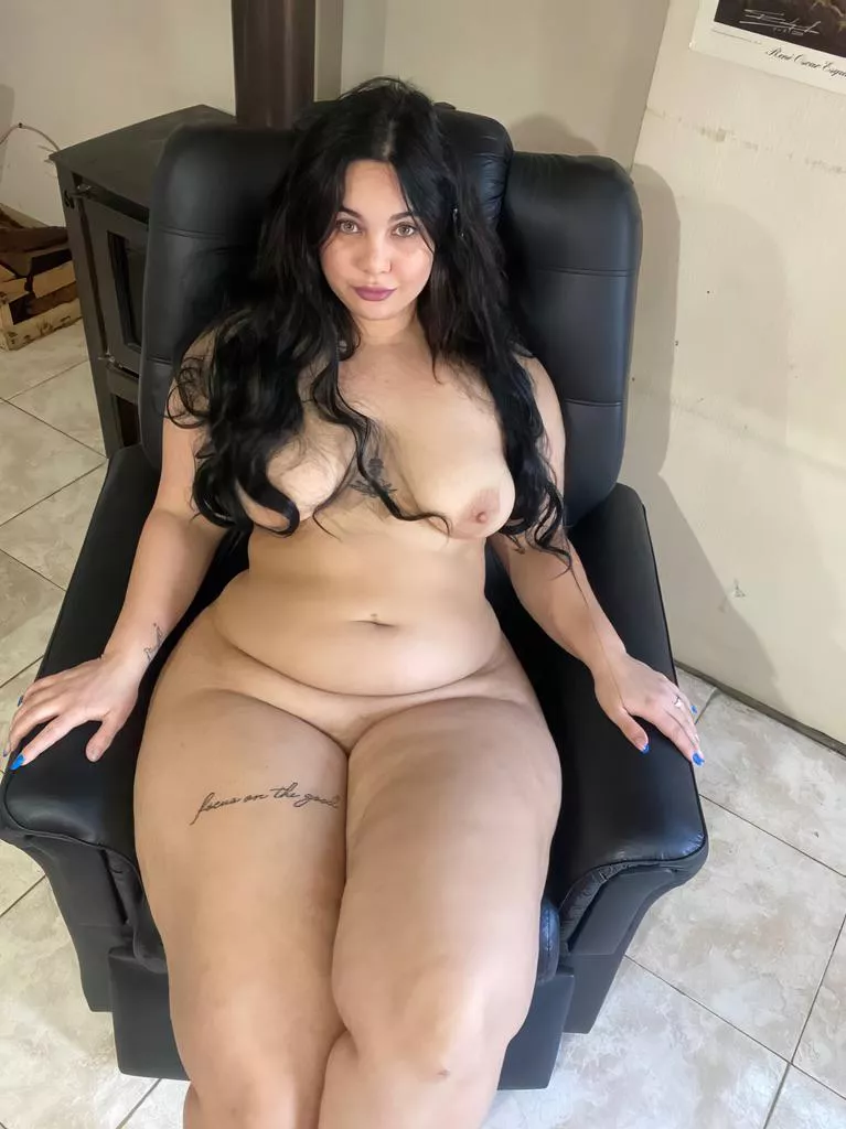 A thick argentinian girl on your timeline