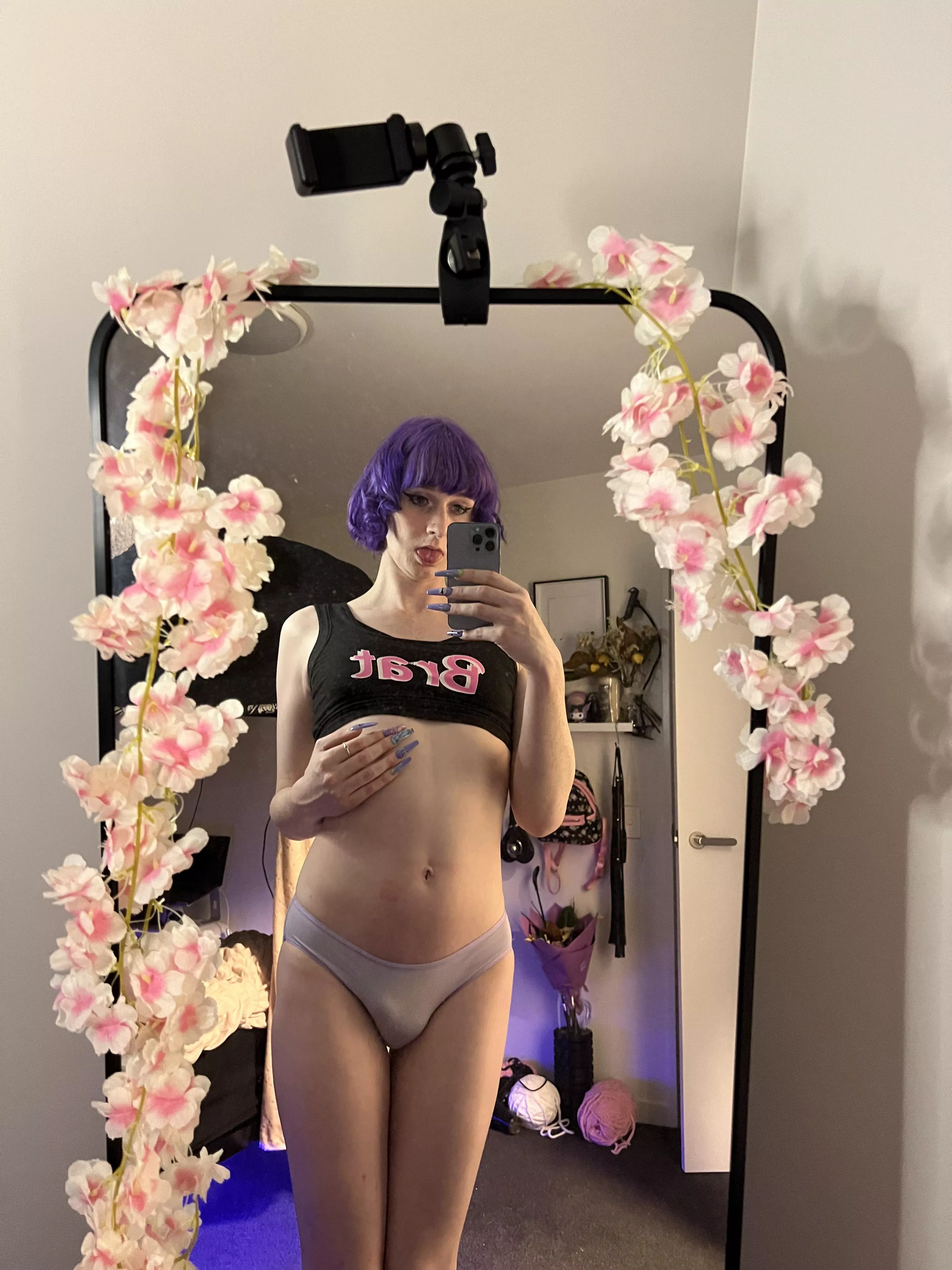 Am i cute enough to date? (Or fuck) 🙈👀