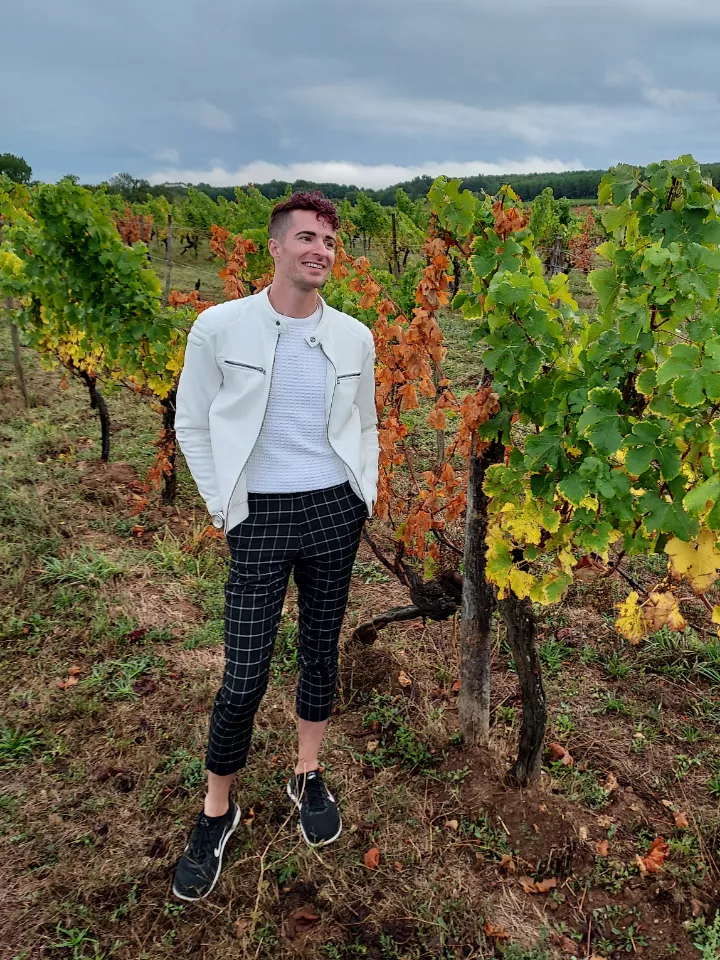 Anyone for a bottle of wine and few laughs? 🍷😊