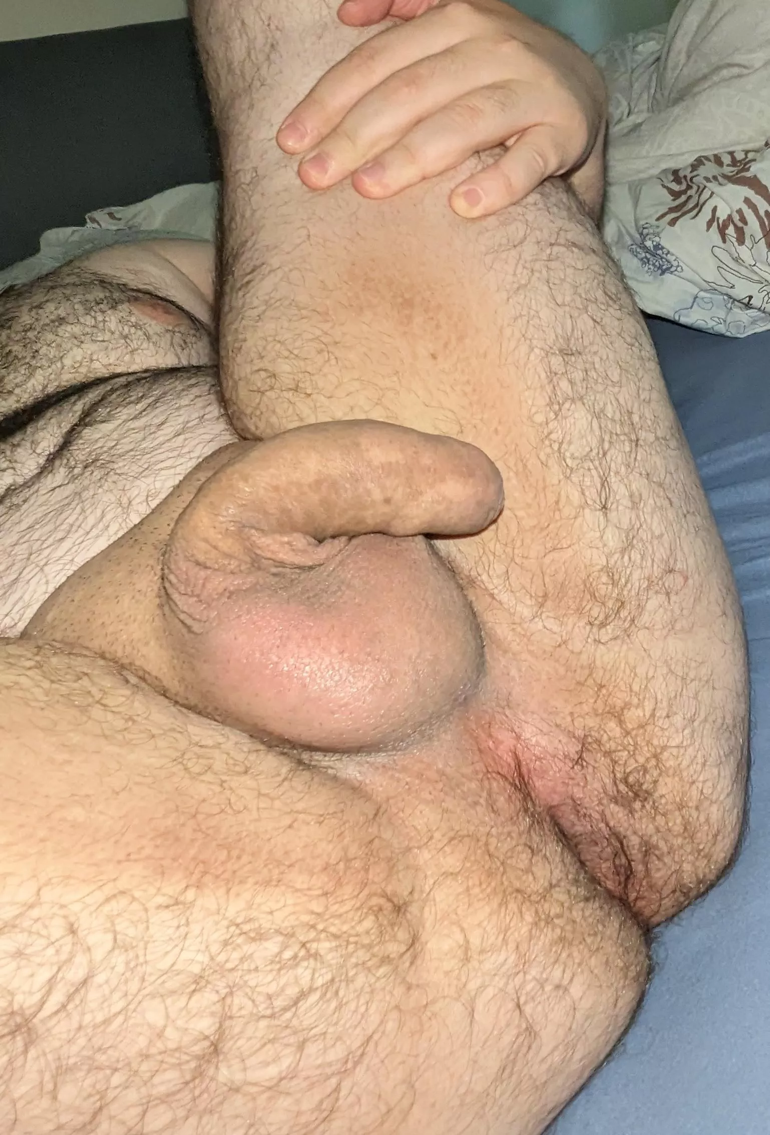 Can someone play with me and my hole 😭