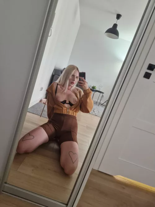 Come play with me? I am bored