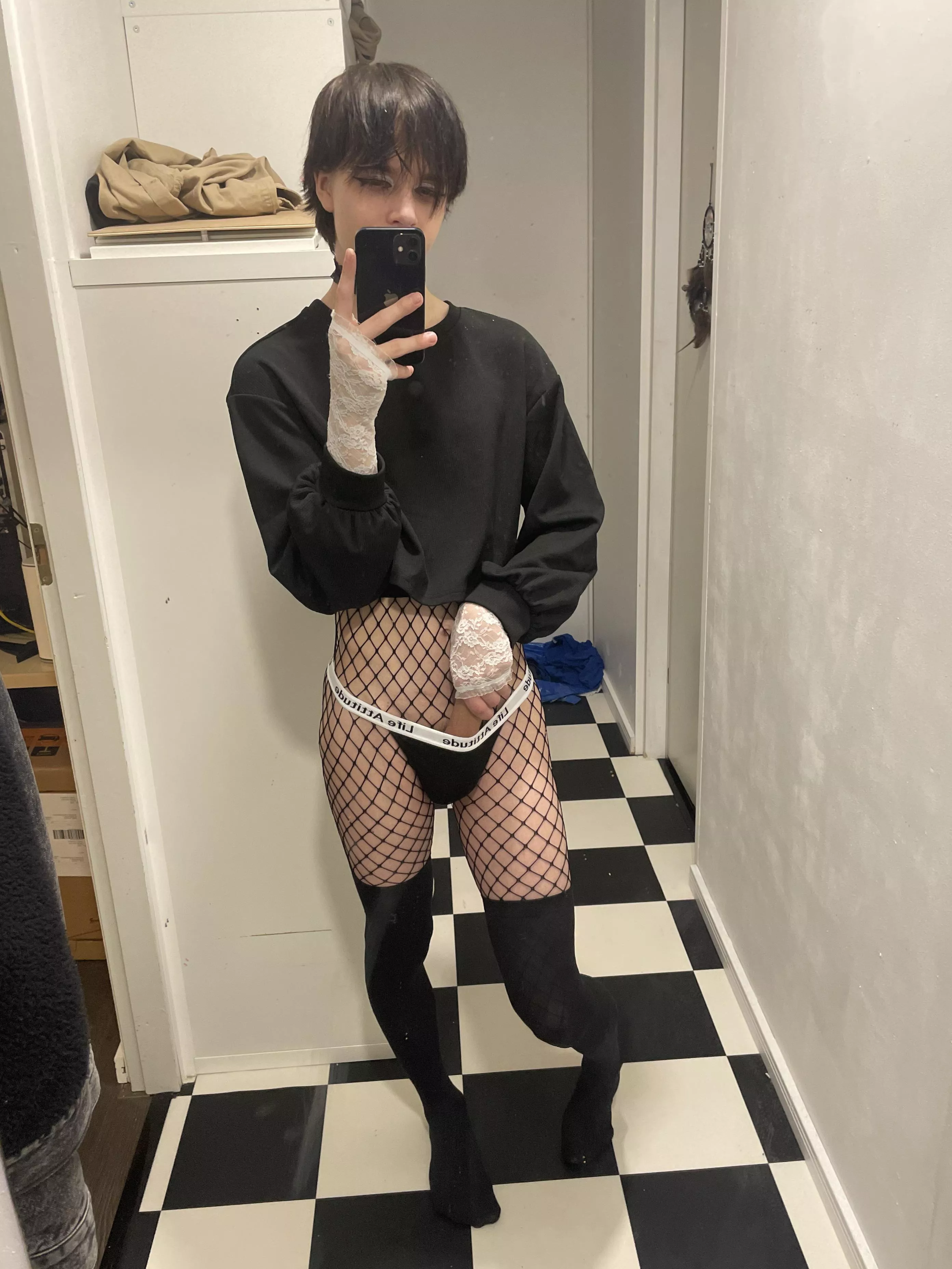 Do you fuck me, or do i fuck you?