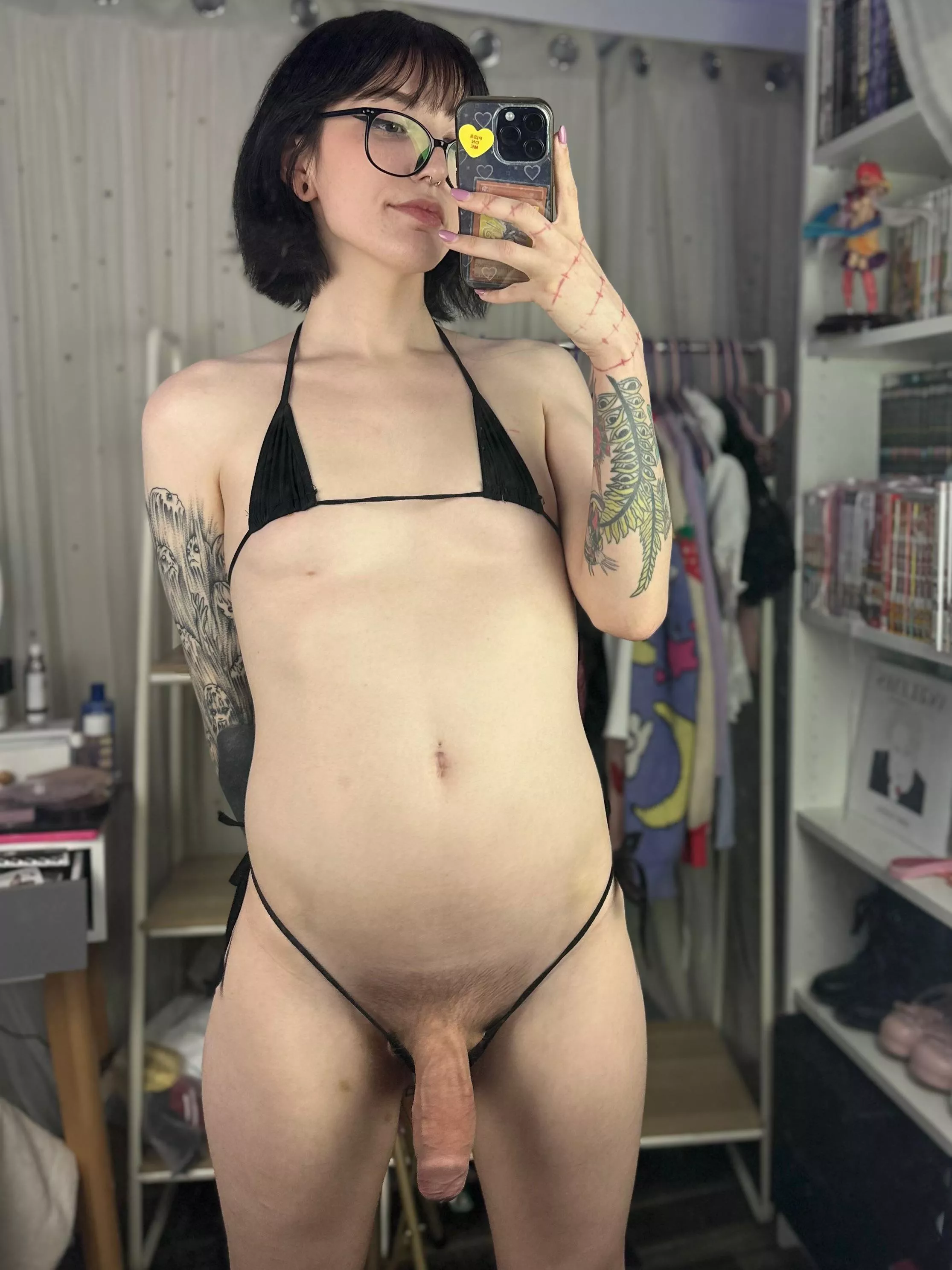 does anyone like uncut girls? 🥺